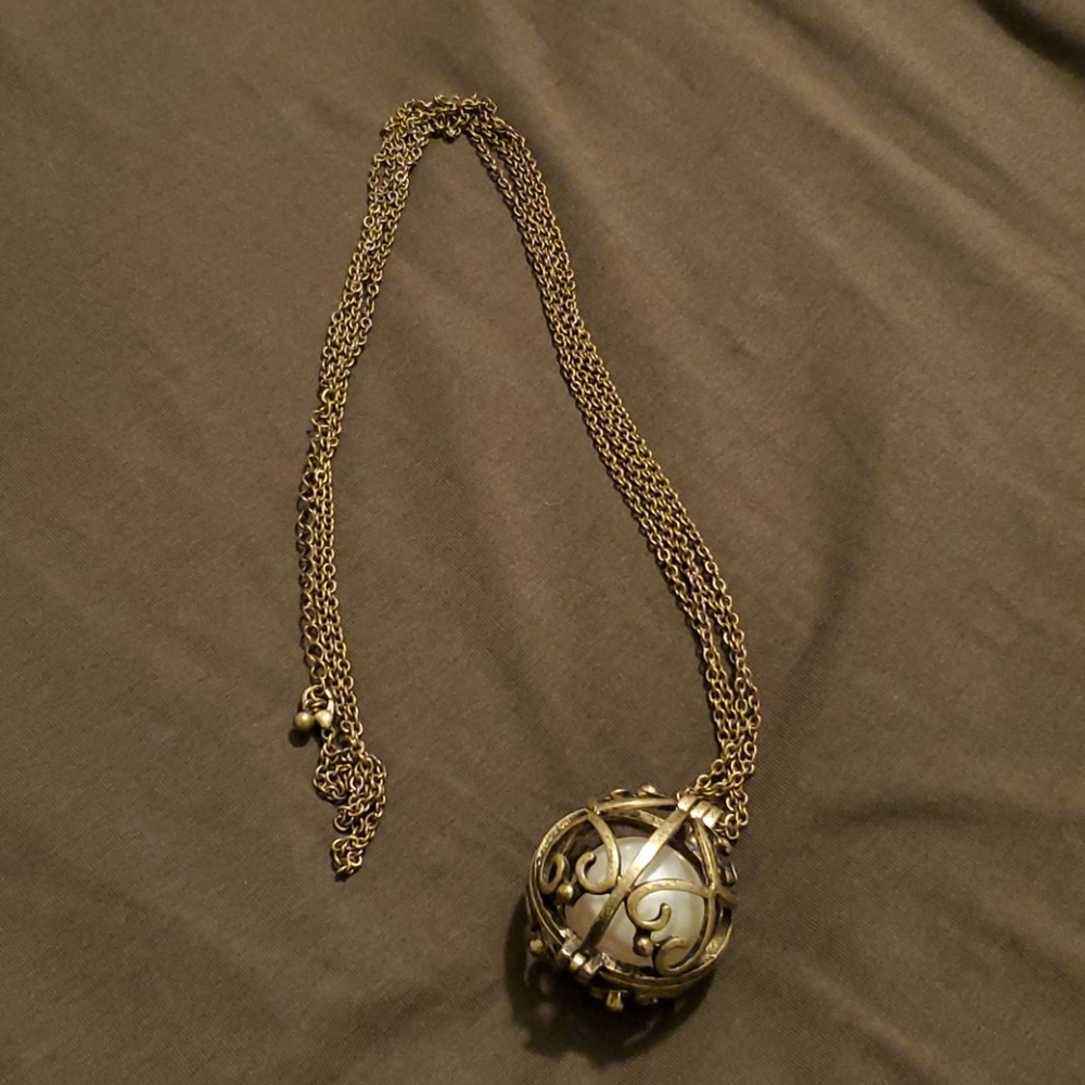 Large "pearl" globe gold necklace